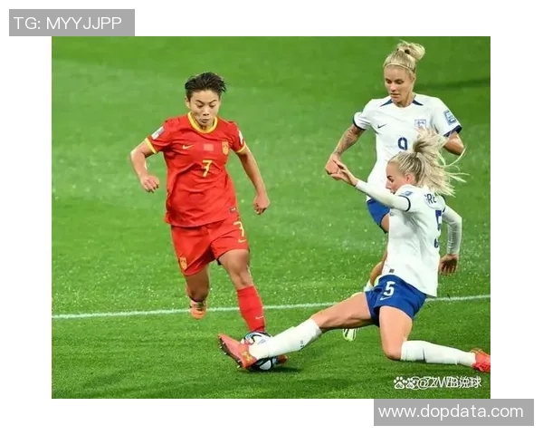 足球杰杰的传奇之路：从青涩少年到绿茵场上的璀璨明星